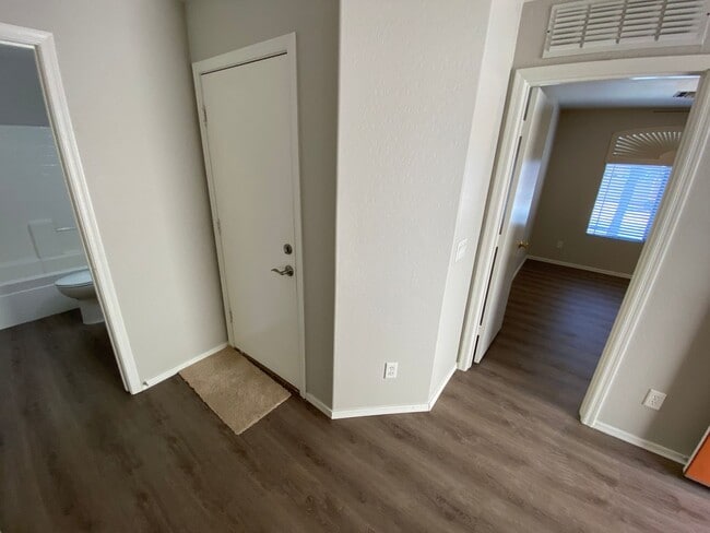 Building Photo - 4 Bedroom, 3 bath, two story with loft in ...