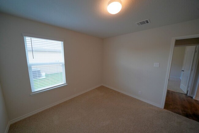 Building Photo - Like New Home in Red River Ranch (Cibolo)! -  Realtor Commission: $500