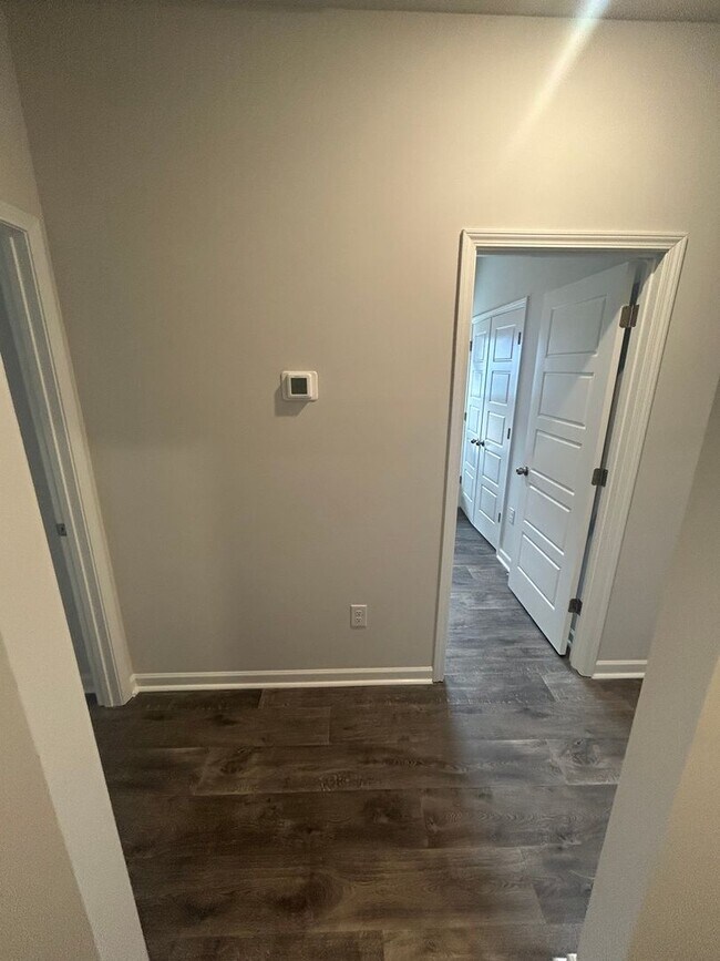 Building Photo - Field View 4BD/ 2BA