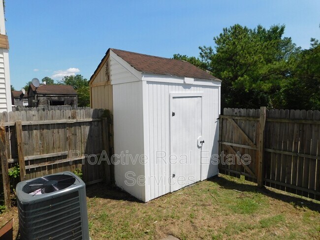 Building Photo - 215 Greenbrier Ave