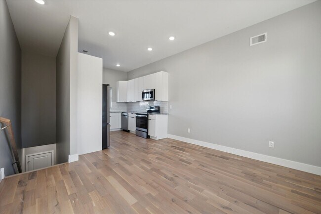 Building Photo - 5412 Delancey St