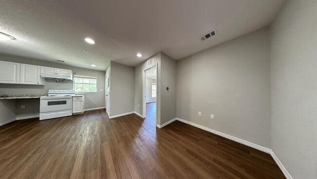 Building Photo - 425 F St