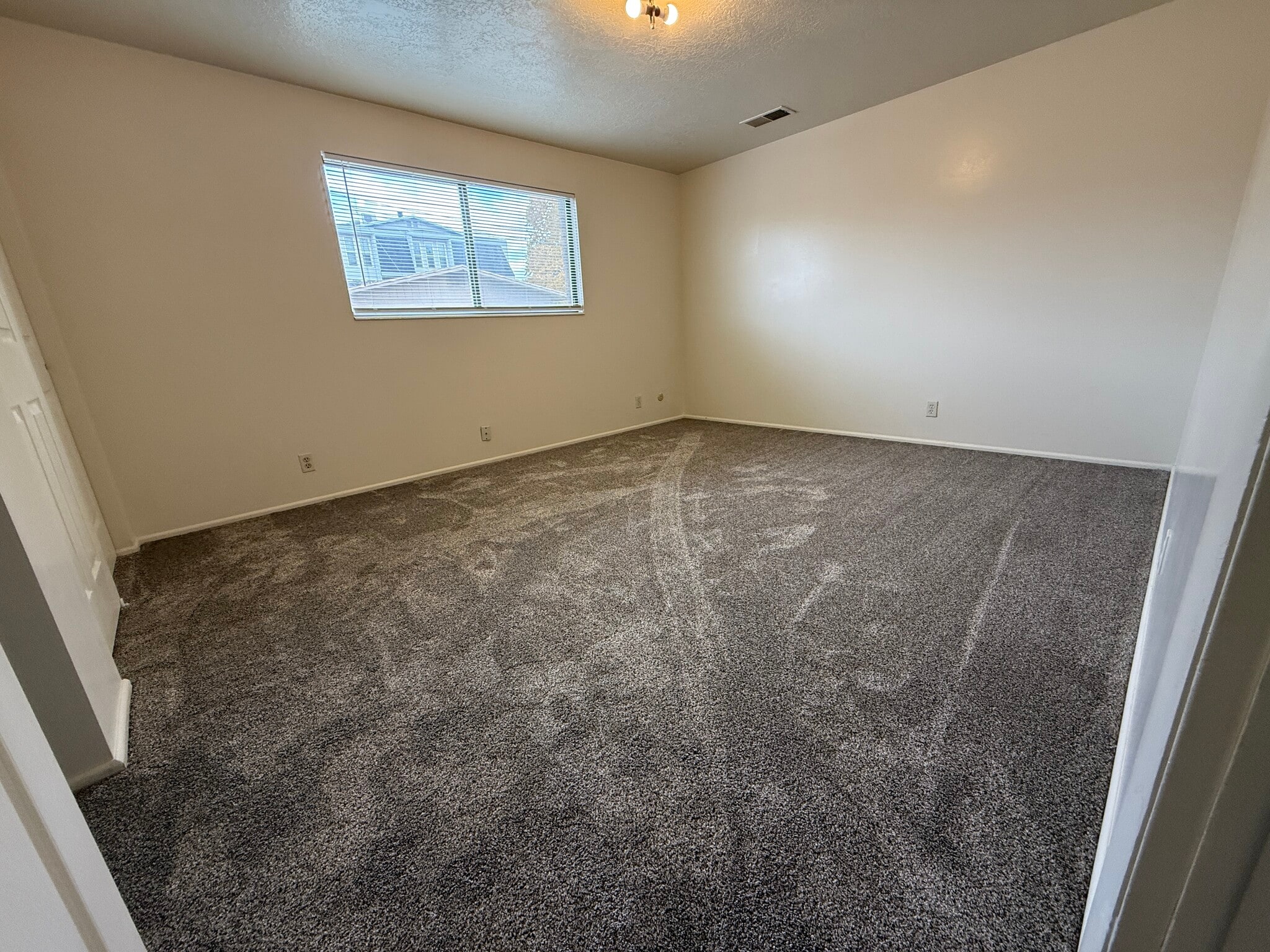 Building Photo - 2196 w 5600 s