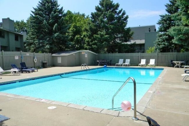 Building Photo - Wonderful 3 Bed 2 Bath Townhome in Little Canada