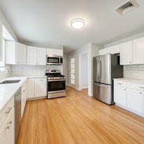 Building Photo - The Parc at Summit