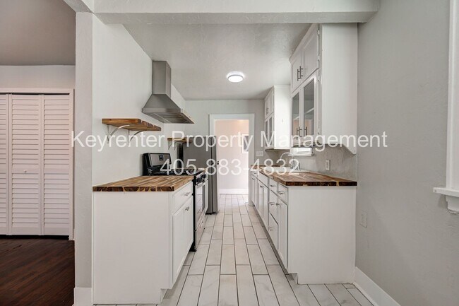 Building Photo - N Gatewood Ave Duplex