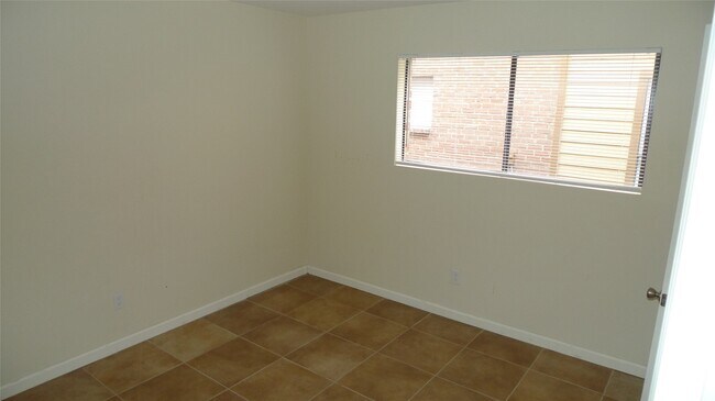 Building Photo - 16111 Aspenglen Dr