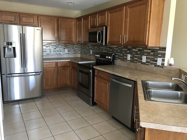 Building Photo - Great 2 Bedroom 2 Bath Home located in the...