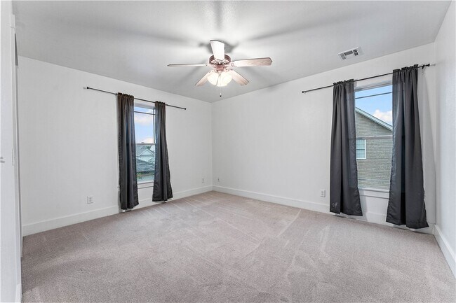 Building Photo - 917 NE Arleta Gardens