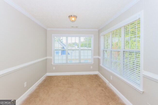 Building Photo - 220 Creekside Cir
