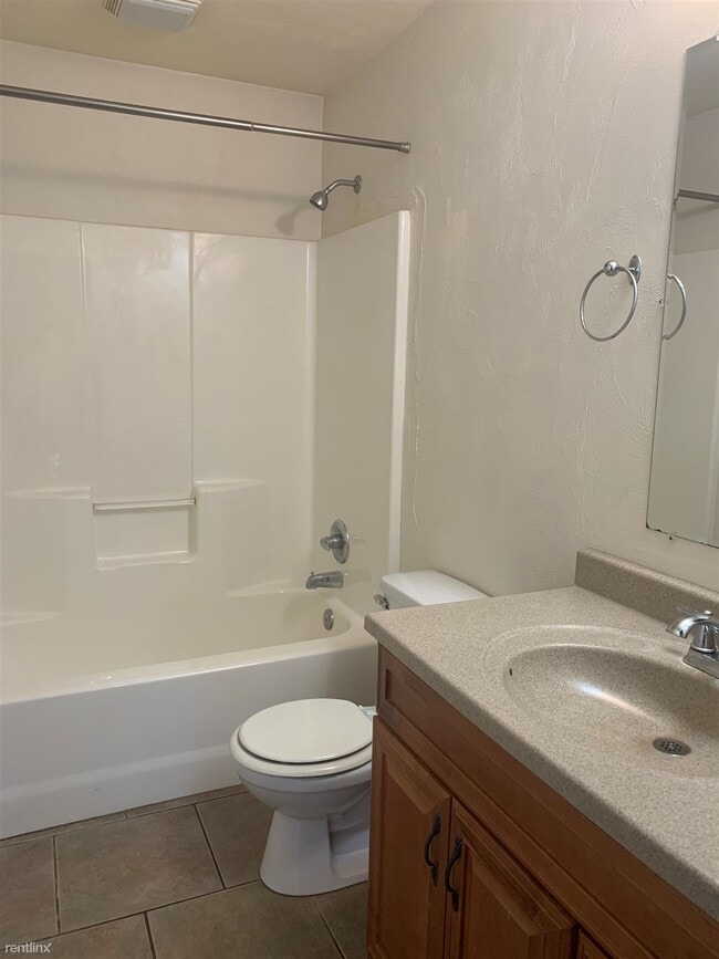 Building Photo - 1324 Knollwood Ave