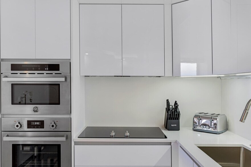 Building Photo - 1717 N Bayshore Dr