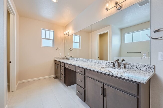 Building Photo - 1021 Turnberry Cir