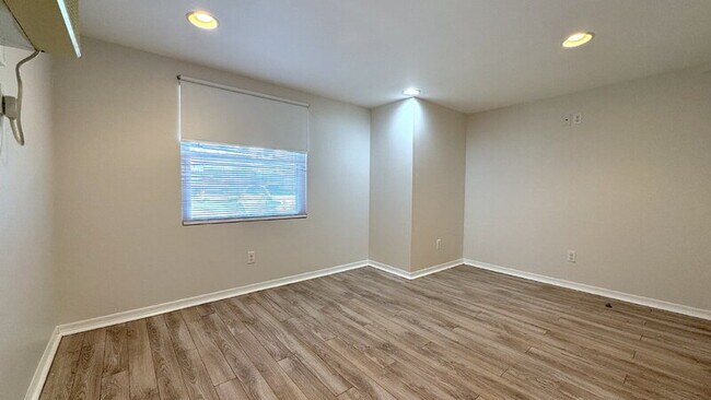 Building Photo - 215 N Wild Olive Ave
