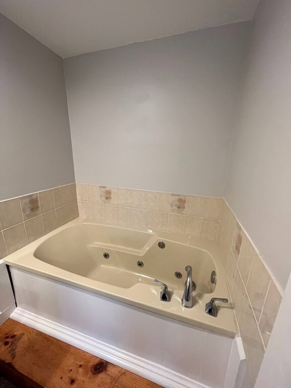 Building Photo - 423 King St