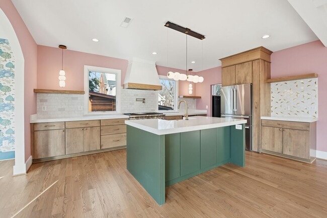 Building Photo - 1618 N Danville St