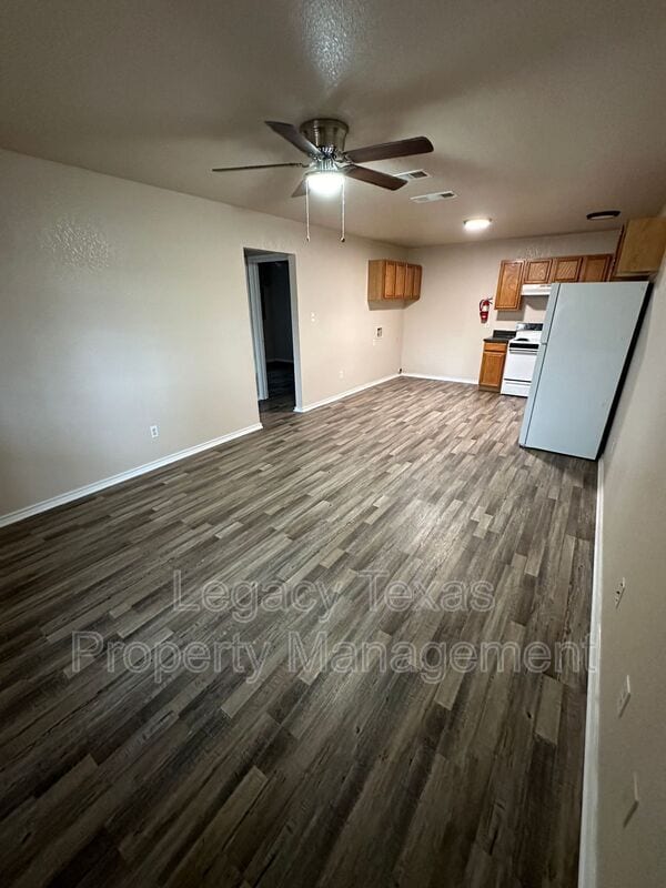 Building Photo - 404 S Anglin St