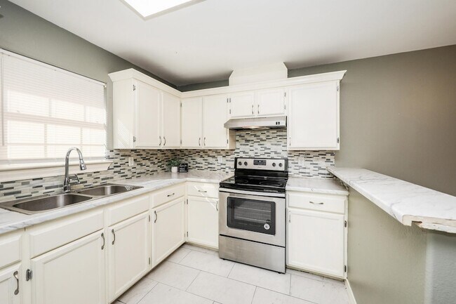 Building Photo - 205 W San Carlos St