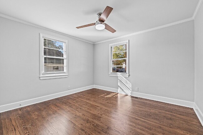 Building Photo - "2-Bed Bungalow with Granite Touches & Gleaming Hardwoods in Durham!"