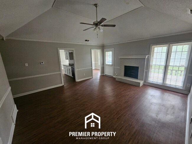 Building Photo - Spacious 3BR/2BA Home in 38115 | Vaulted Ceilings, 2-Car Garage & Back Deck