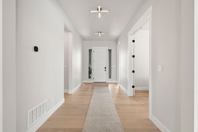 Building Photo - 3354 Crest Hollow View