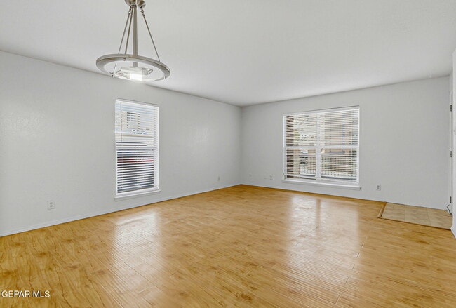 Building Photo - 4433 N Stanton St