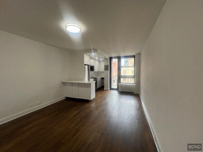 Building Photo - 165 E 35th St
