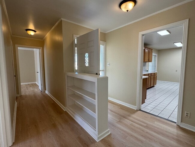Building Photo - 1220 W Benjamin Holt Dr