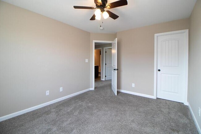 Building Photo - 502 Low Country Ct