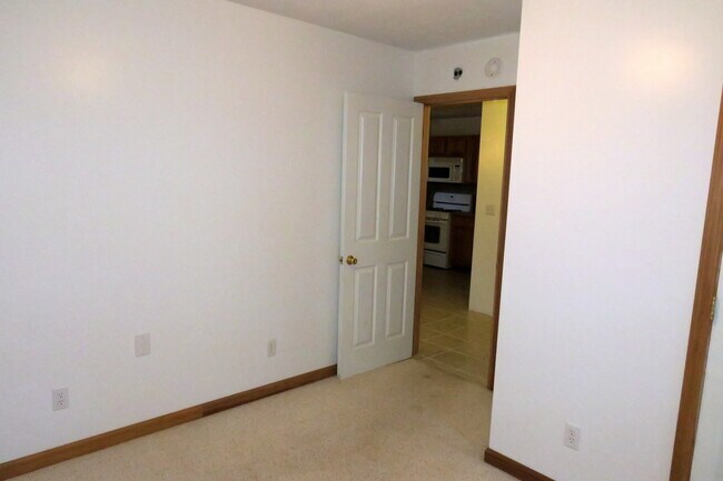 Building Photo - 13 Ems D9 Ln