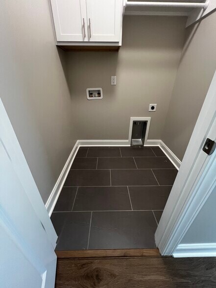 Building Photo - 809A Sarah Rebecca Dr