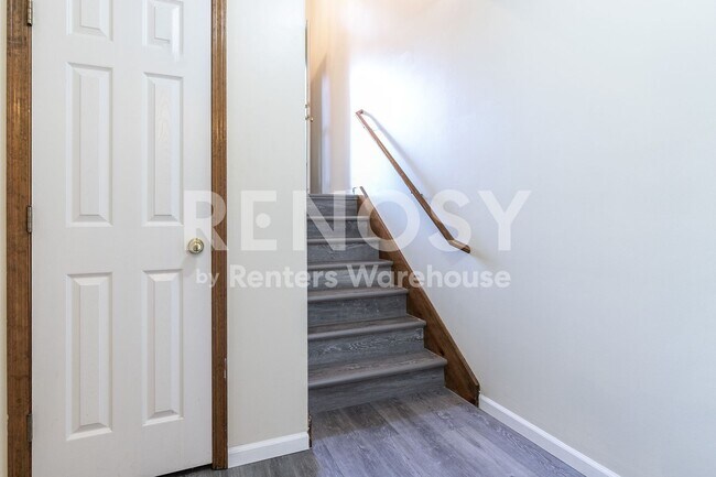 Building Photo - Cute 3 Bed, 2 full bath Townhome in Liberty