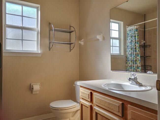 Building Photo - 3 Bed 2 Bath in Walnut Creek, Great NW Gainesville Location