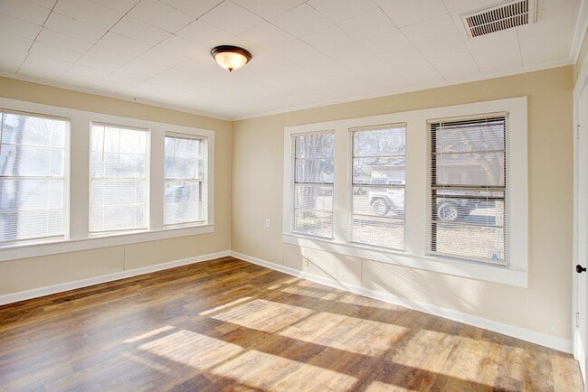 Building Photo - Available Mid July! 3-bedroom 1 bath for lease in Cleburne