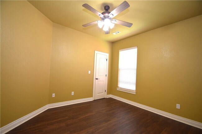 Building Photo - 4004 SW Layton Rd