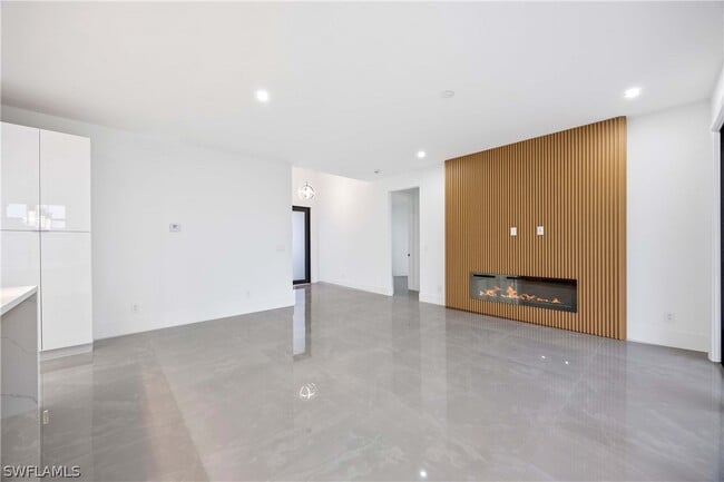 Building Photo - 2504 23rd St W