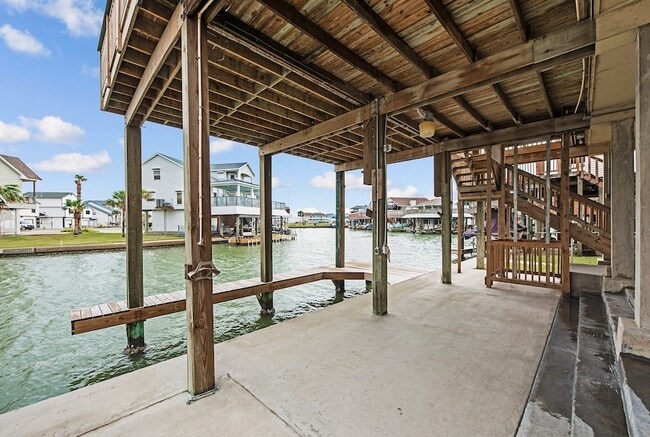 Building Photo - 336 Admiral Cir
