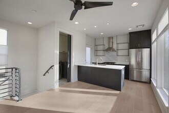 Building Photo - 1708 Perez St