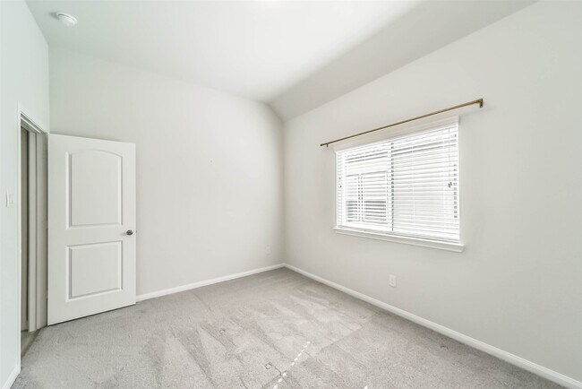 Building Photo - 13030 Laura Lake Dr
