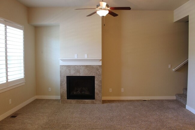 Building Photo - Modern Chic 2 Bedroom Condo