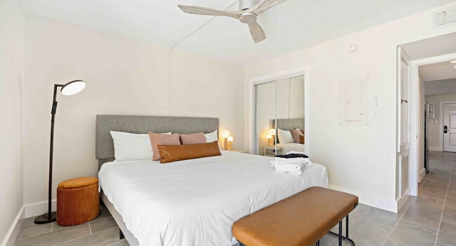 Building Photo - 556 Coral Ct