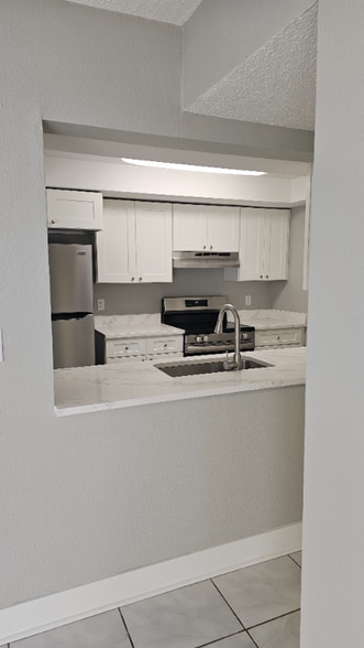 Building Photo - 705 James St