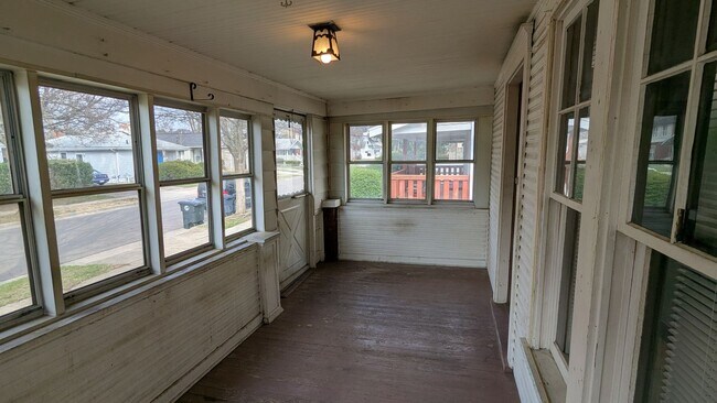 Building Photo - Charming 3 bedroom/1 bath home in the heart of Akron!