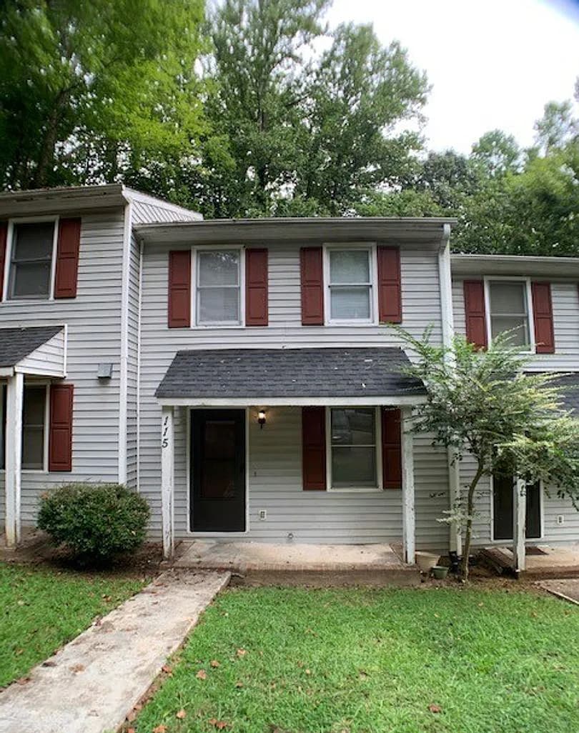 Front - 115 Greengate Ct