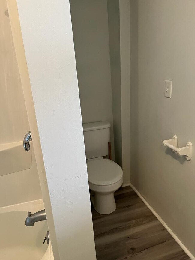 Building Photo - 1000 Walnut St