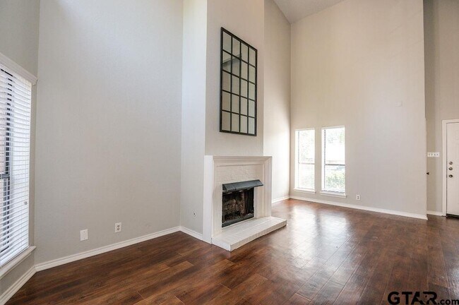 Building Photo - 5809 Hollytree-