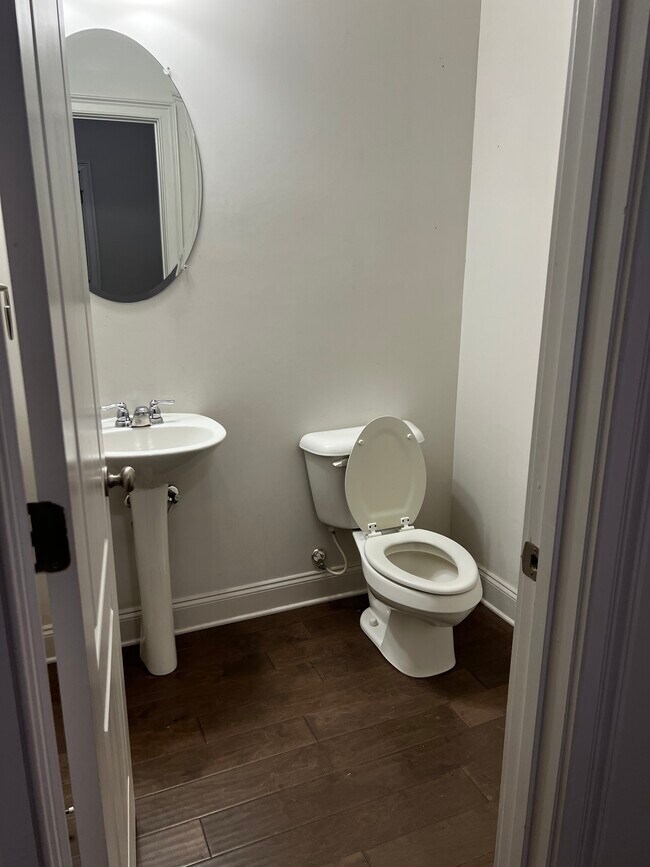 1/2 bathroom - 1981 Brightleaf Way