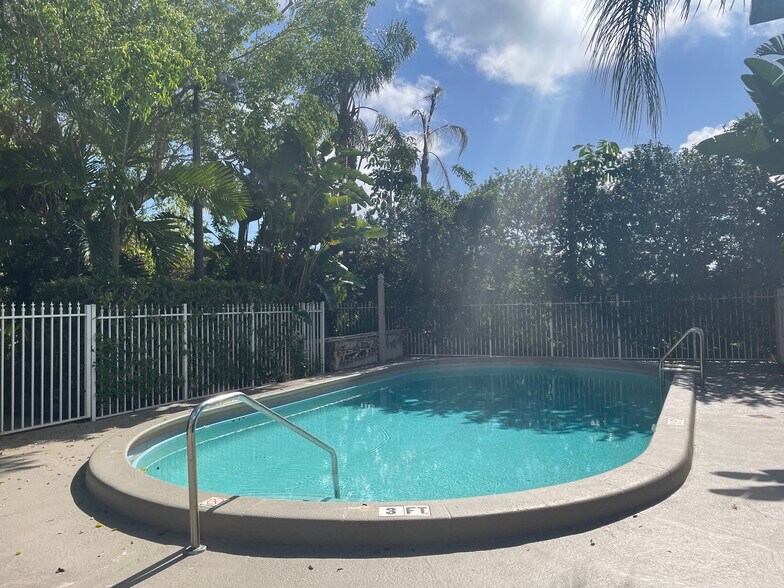 Building Photo - 1423 Holly Heights Dr