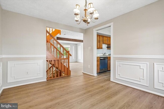 Building Photo - 5913 Spruce Run Ct