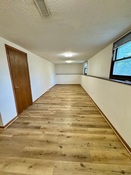 Building Photo - 5556 N Thornwood Ave